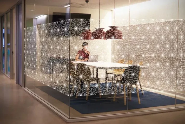 oniris-communication-signaletique-toulouse-montauban-expert-flocage-vehicule-film-solaire-decoration-enseigne-panneau-article-coverstyl-decoration-vitrage-00